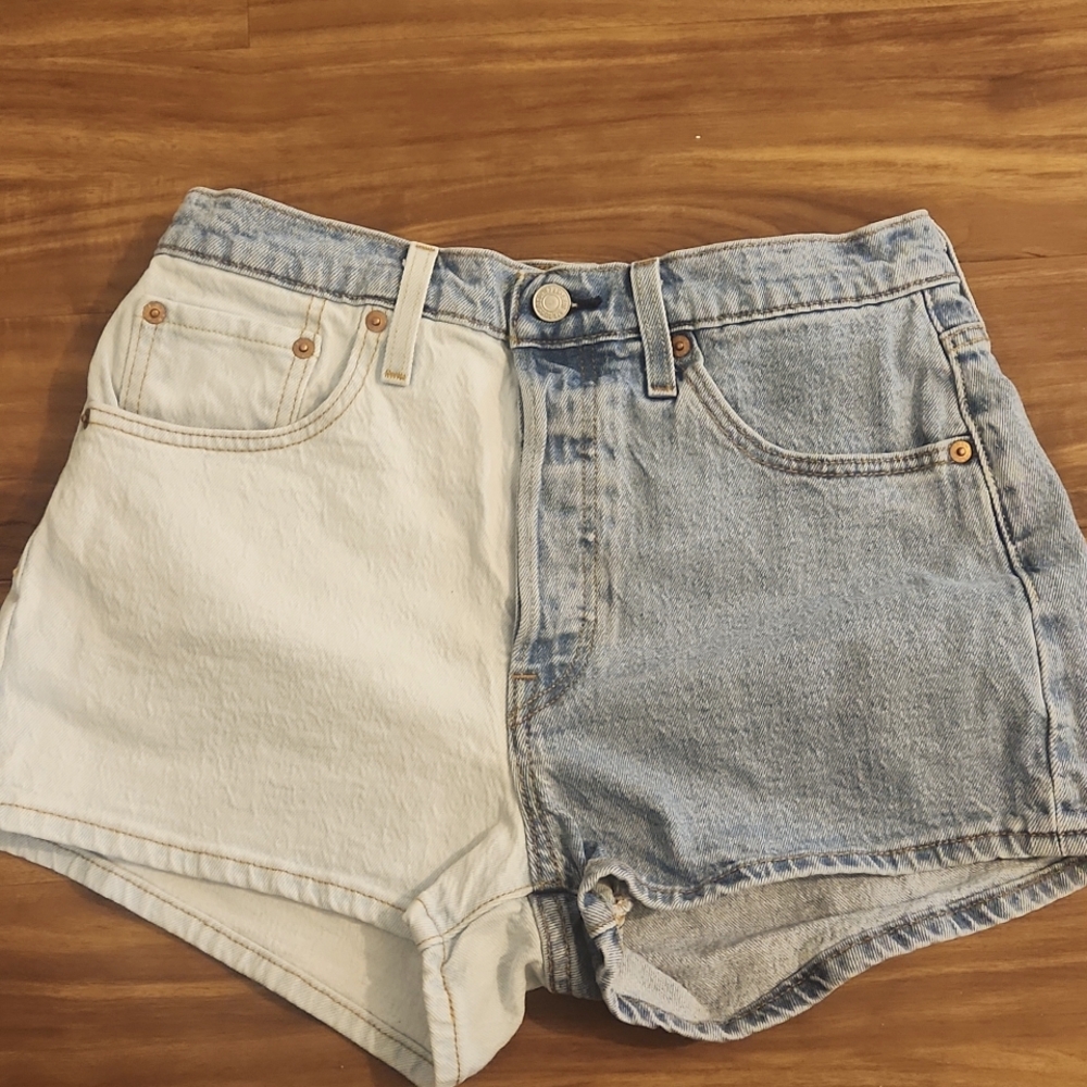 Levi two tone colored shorts